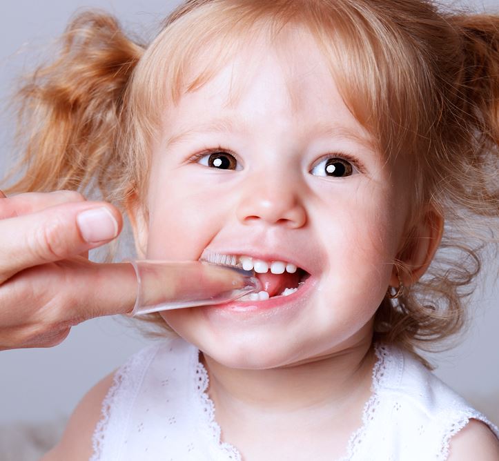С чем связано то, что ребенок скрипит зубами днем?