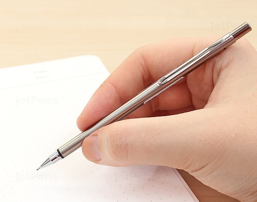 Надо ли биться над почерком? Отвечает Марьяна Безруких | Правмир