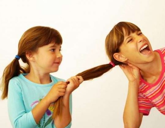 Когда ребенок перестает дергать за волосы
